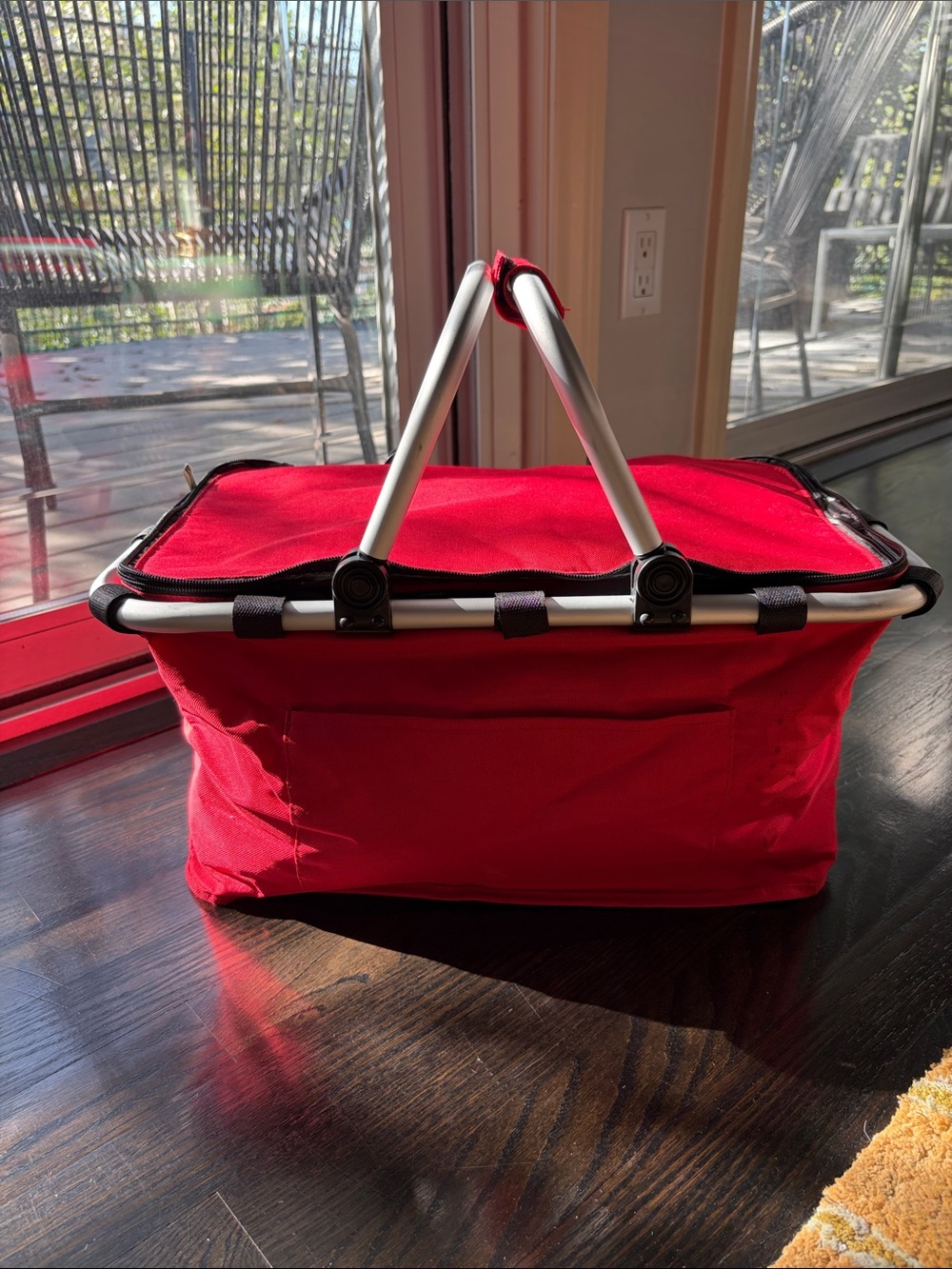 New! Collapsible Insulated Picnic Basket Market Basket Tote & 2 Picnic Blankets - Picture 2 of 9